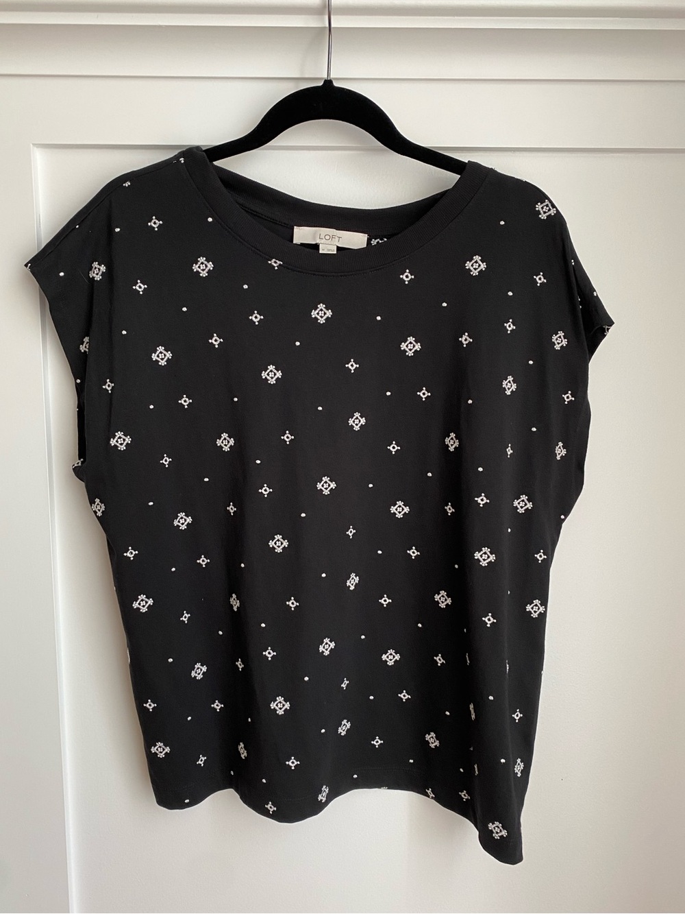 NWOT LOFT embroidered muscle tee